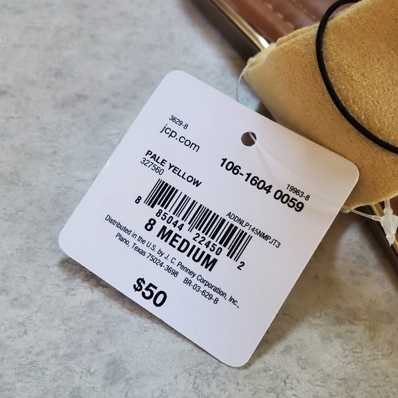 Liz Claiborne Yellow Sandals - Picture 8 of 8